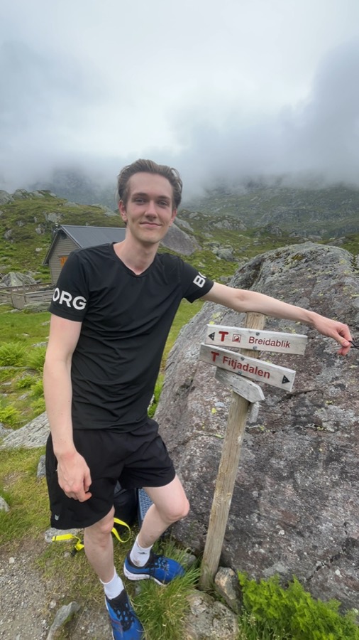 Dennis på fjelltur ved Fitjadalen